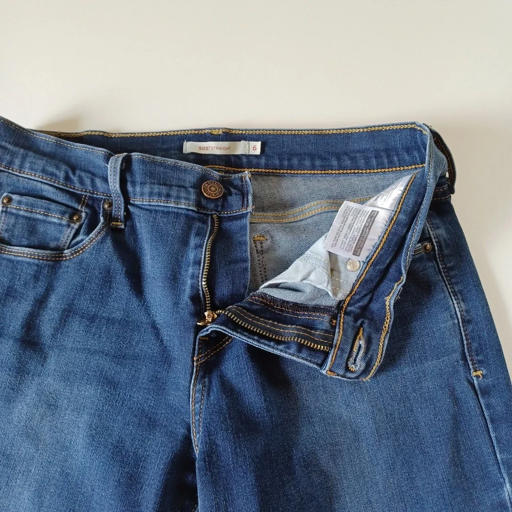 Levi's Jeans Womens 6 Blue 505 Straight Leg Dark Wash Stretch Denim S111-06
